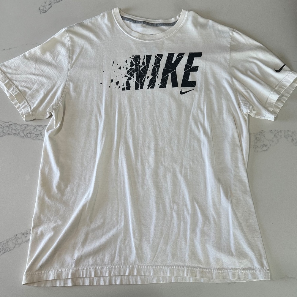 Nike White T-Shirt - Size XL, Regular Fit, 100% Cotton - Used, Good Condition